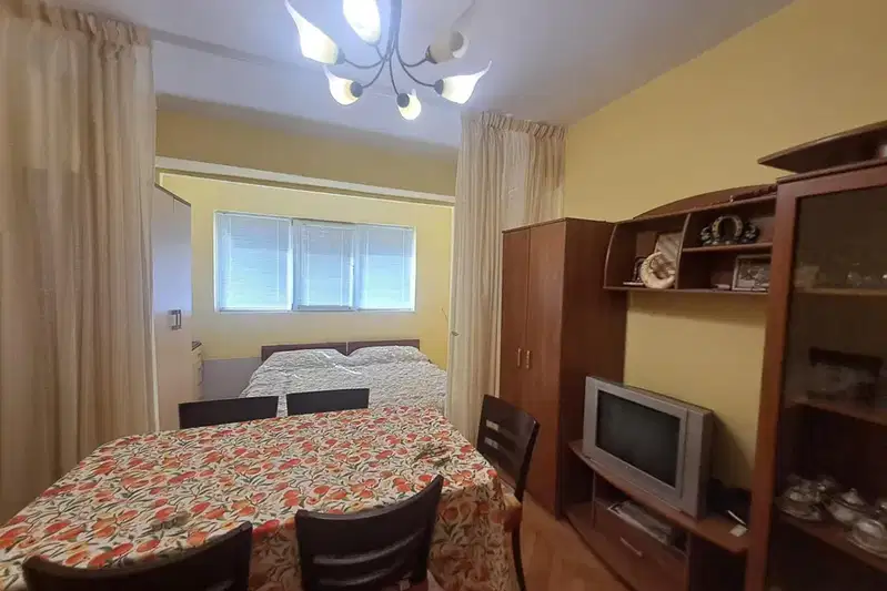 Тристаен апартамент в Пазарджик, Ставропол