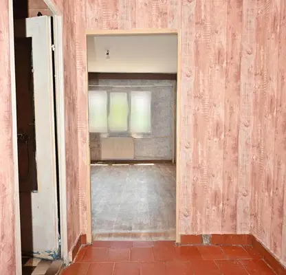 Снимка 5 — Едностаен апартамент в Перник, Изток