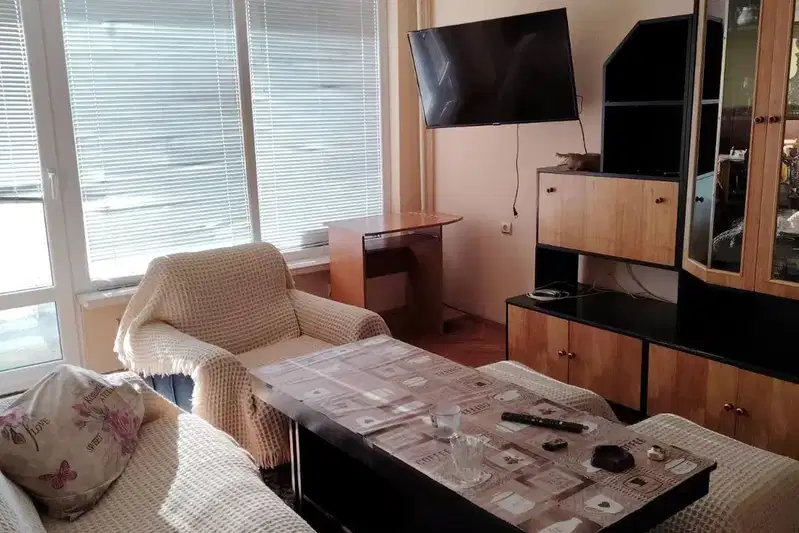 Двустаен апартамент в Перник, Изток