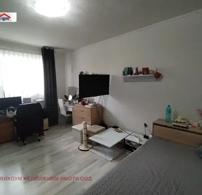 Снимка 3 — Тристаен апартамент в Широк център, Плевен с остъклена тераса