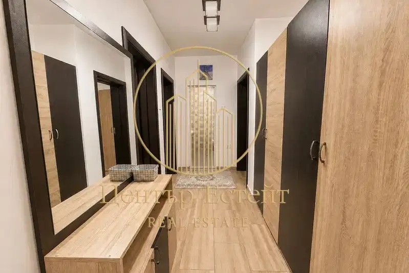 Тристаен апартамент с паркомясто в Широк център, Плевен