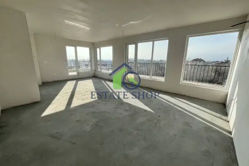 Spacious 4-room apartment in Belomorski with large terrace