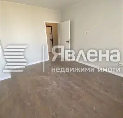 Снимка 2 — Двустаен апартамент с тераса в центъра на Пловдив