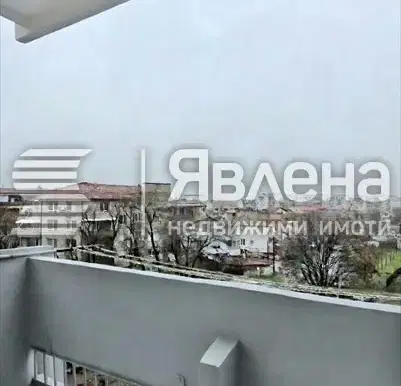 Снимка 3 — Двустаен апартамент с тераса в центъра на Пловдив