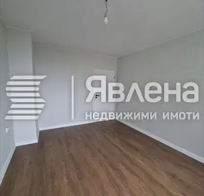 Снимка 4 — Двустаен апартамент с тераса в центъра на Пловдив