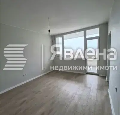 Снимка 5 — Двустаен апартамент с тераса в центъра на Пловдив