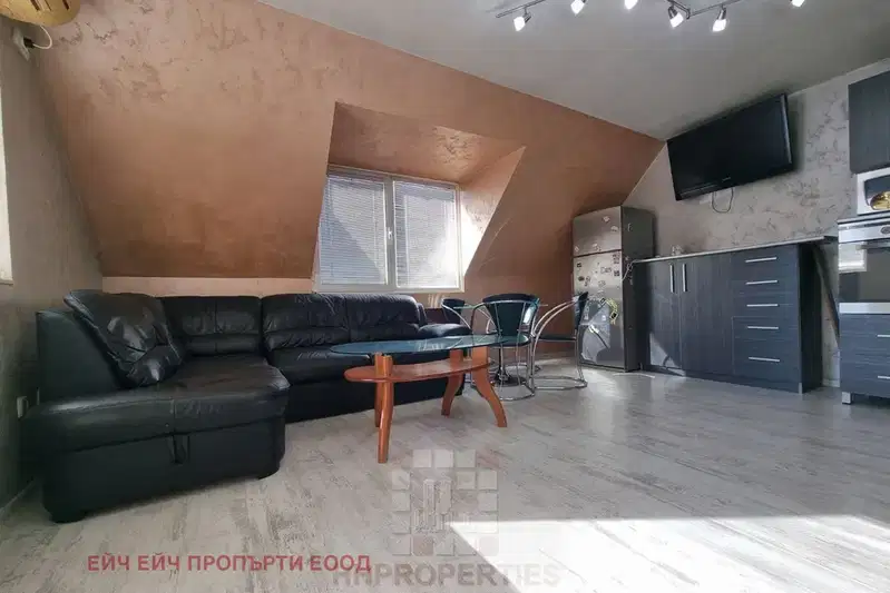 Тристаен апартамент с тераса в Център, Пловдив