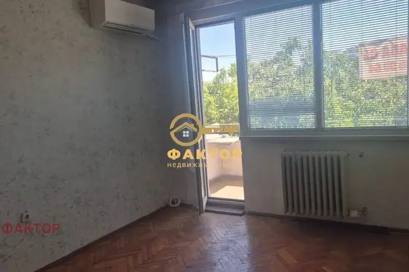 Тристаен апартамент с две тераси в Центъра на Пловдив