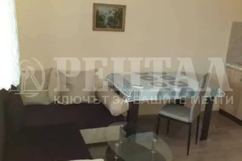 Просторен 2-стаен апартамент с голяма тераса в Център, Пловдив