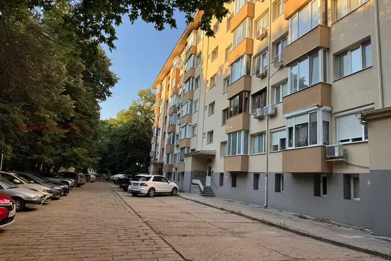 Четиристаен апартамент с три спални в Христо Смирненски, Пловдив