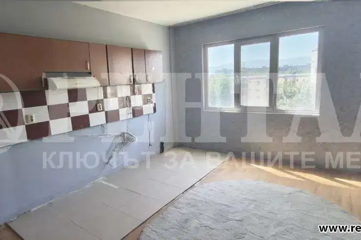 Three-room apartment in Izgrev, Plovdiv with elevator