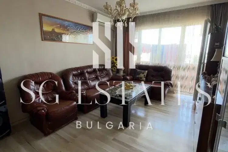 Four-room apartment in Izgrev, Plovdiv with terrace