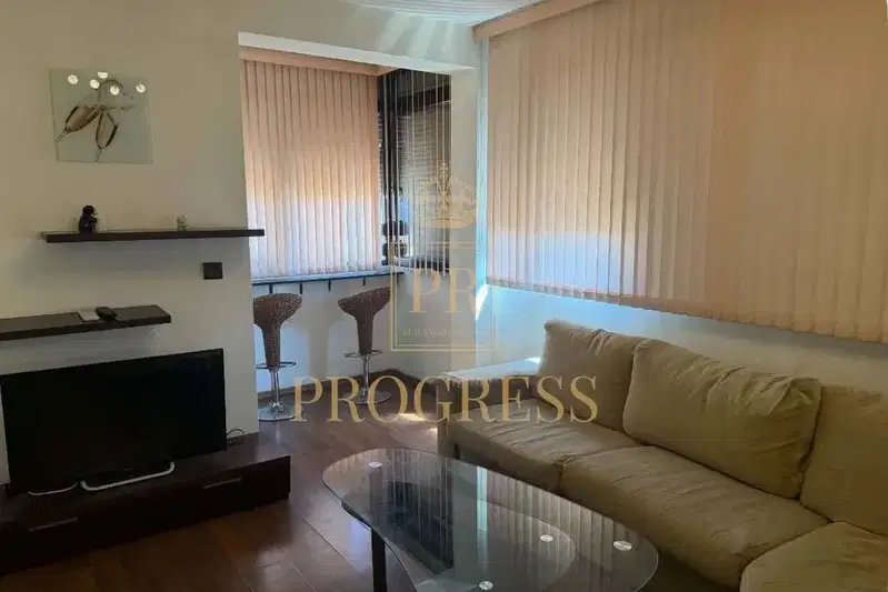 Two-room apartment in Kamenitsa 1 with terrace and elevator