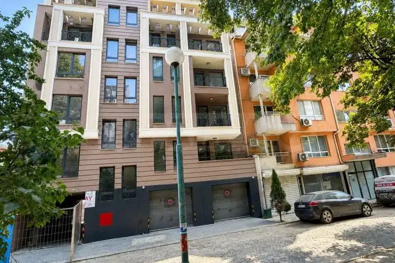 Spacious 2-room apartment in Karshiyaka with terrace