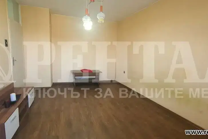 Two-room apartment in Karshiyaka with enclosed terrace