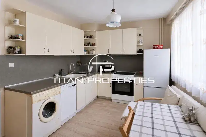 Three-room apartment with two terraces in Karshiyaka, Plovdiv