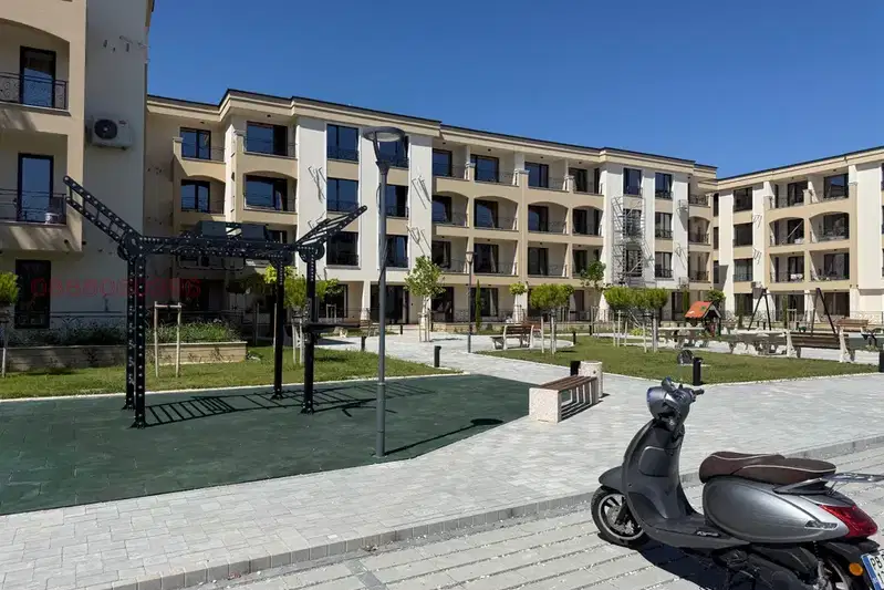 Three-room apartment with two terraces in Karshiyaka, Plovdiv