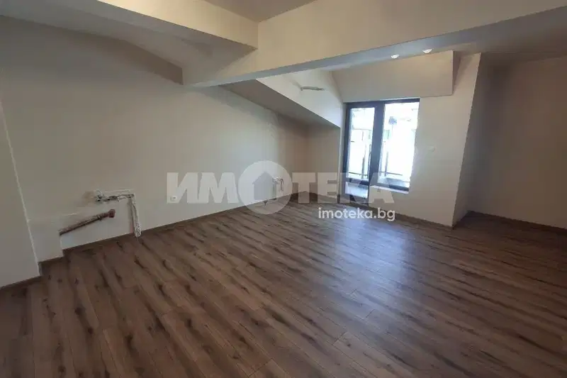 Three-room apartment with two terraces in Karshiyaka, Plovdiv