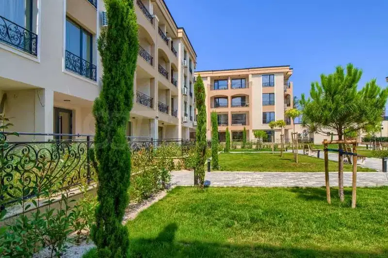 Three-room apartment with garden in Karshiyaka, Plovdiv