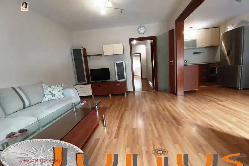 3-room apartment in Karshiyaka with two terraces in Plovdiv