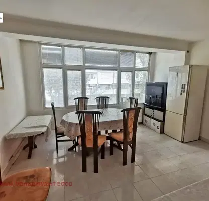 Photo 3 — Three-room apartment with three-sided aspect in Kyuchuk Parizh, Plovdiv
