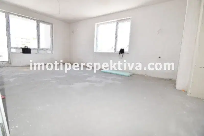Тристаен апартамент с две тераси в Кючук Париж, Пловдив