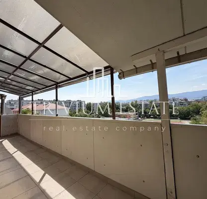 Photo 3 — Spacious 4-room apartment in Kyuchuk Parizh with two entrances
