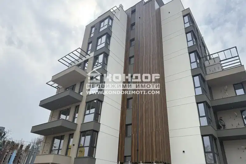 Spacious 4-room apartment in Kyuchuk Parizh, Plovdiv with three terraces