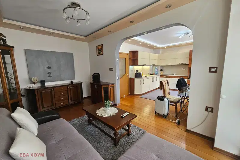 Spacious 4-room apartment in Kyuchuk Parij with terrace