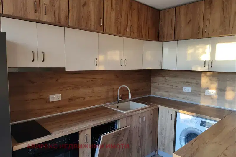 Three-room apartment in Kyuchuk Parij, Plovdiv, near Sabota Market
