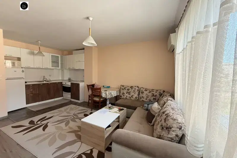 Two-room apartment in Marasha with terrace and elevator