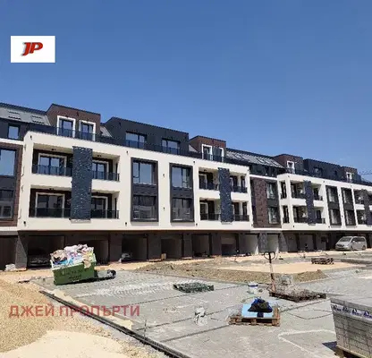 Снимка 2 — Тристаен апартамент с две тераси в Остромила, Пловдив