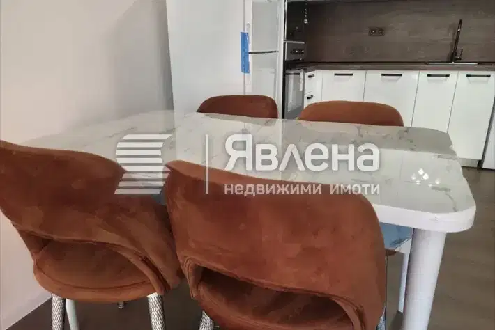 Просторен 3-стаен апартамент в Остромила с възможност за персонализация