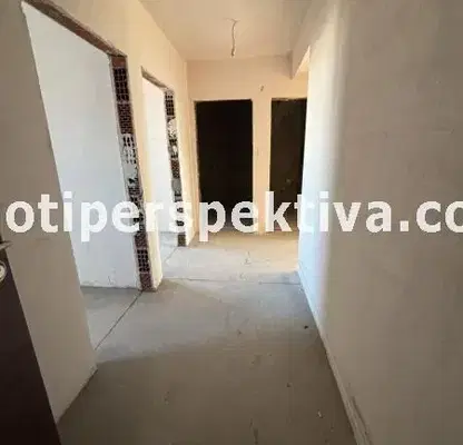 Снимка 3 — Тристаен апартамент в Тракия, Пловдив с тераса