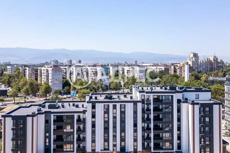 Тристаен апартамент с тераса в Тракия, Пловдив