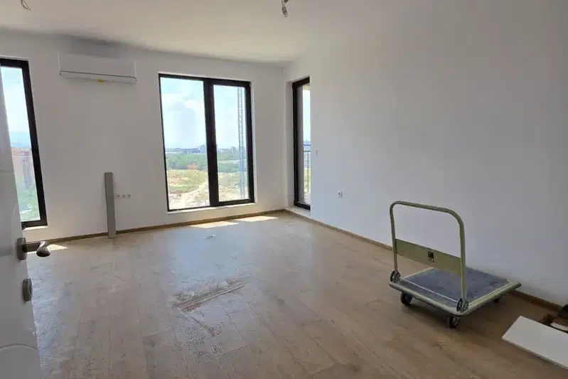Тристаен апартамент с тераса в Тракия, Пловдив