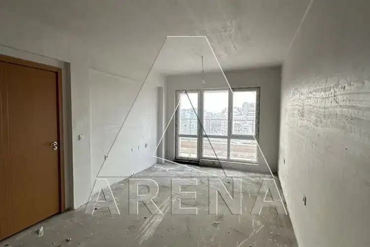 Тристаен апартамент с панорамна тераса в Въстанически, Пловдив