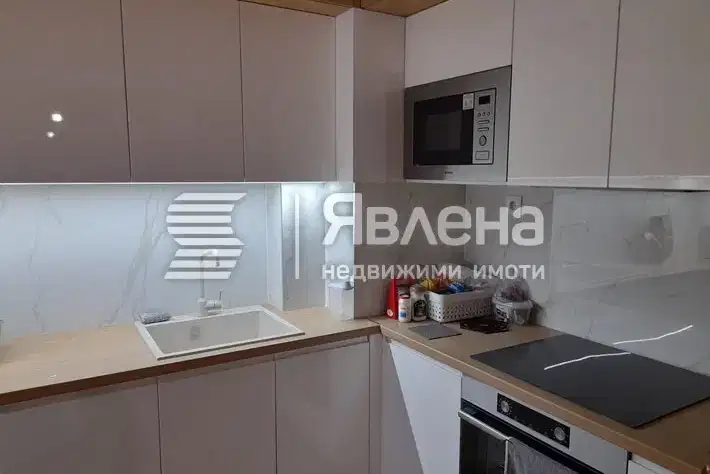 Тристаен апартамент в Южен, Пловдив с тераса и гараж