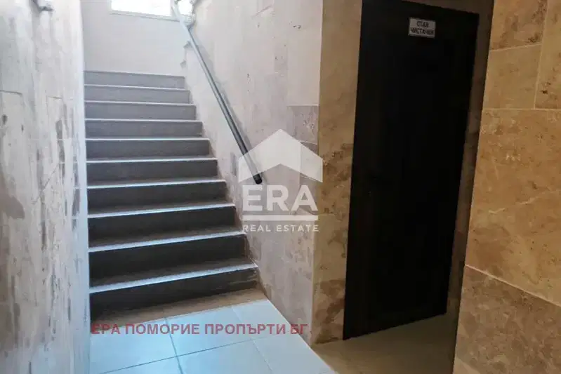 Large one-room apartment in Pomorie with terrace
