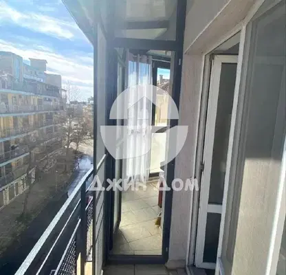 Снимка 5 — Двустаен апартамент с две тераси в Поморие, близо до морето