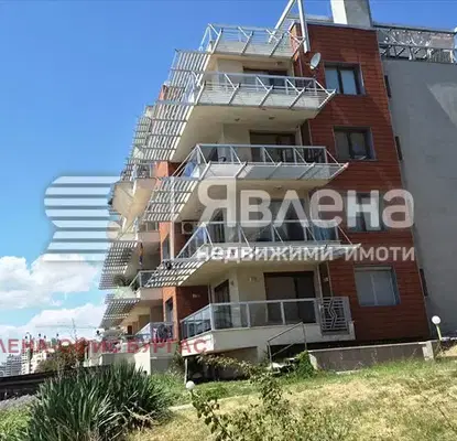 Снимка 2 — Просторен 3-стаен апартамент с панорамна тераса в Поморие
