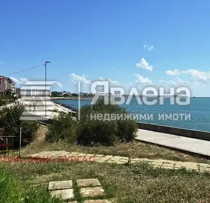 Снимка 3 — Просторен 3-стаен апартамент с панорамна тераса в Поморие