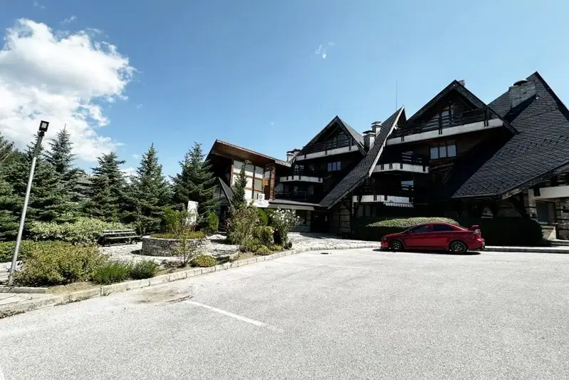 Three-room apartment with two terraces in Razlog