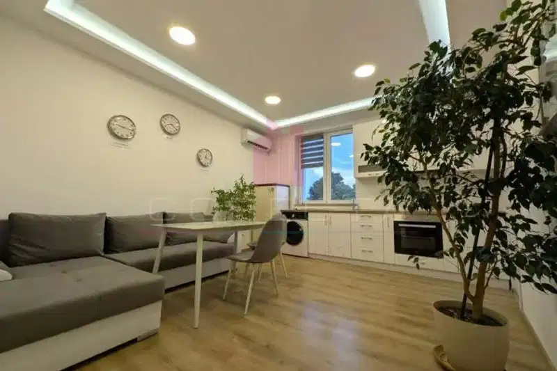 3-bedroom apartment in Ruse, Centyr