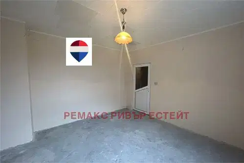 Двустаен апартамент в Чародейка Север, Русе с две тераси
