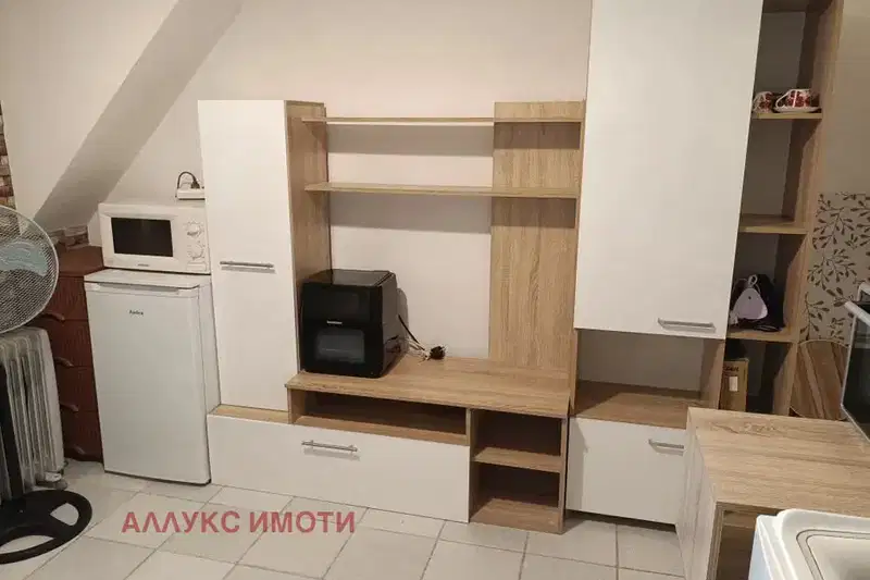 Едностаен апартамент в Русе, Хъшове
