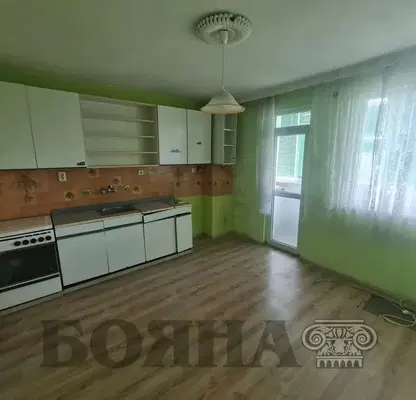 Снимка 4 — Просторен 3-стаен апартамент в Широк център, Русе с две тераси
