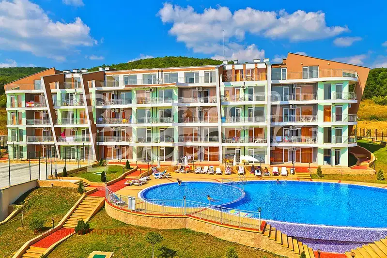 Двустаен апартамент с гледка към басейна в с. Кошарица