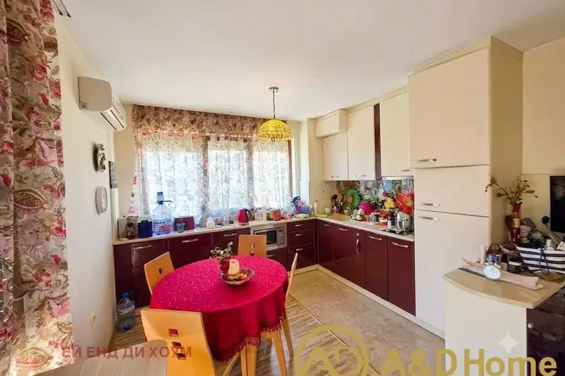 Тристаен апартамент в Бургас, с. Равда