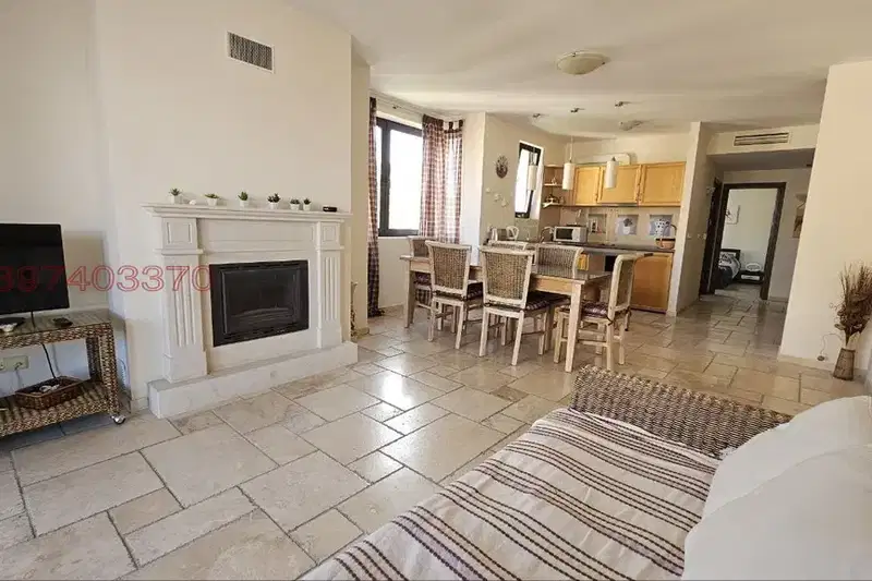 3-bedroom apartment in Dobrich, Topola